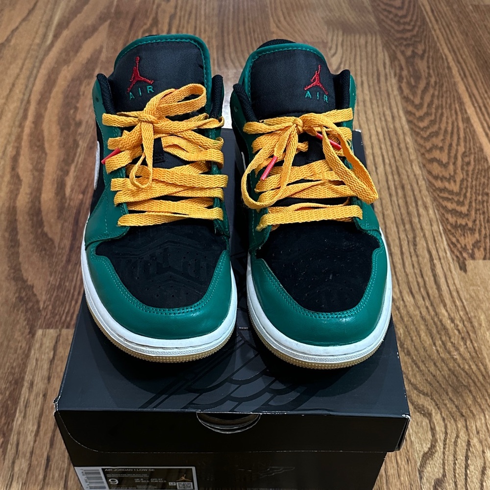 Nike Air Jordan 1 Low SE Holiday Special